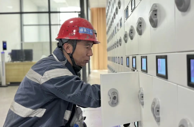 Cap Lamp Charging Cabinet.png