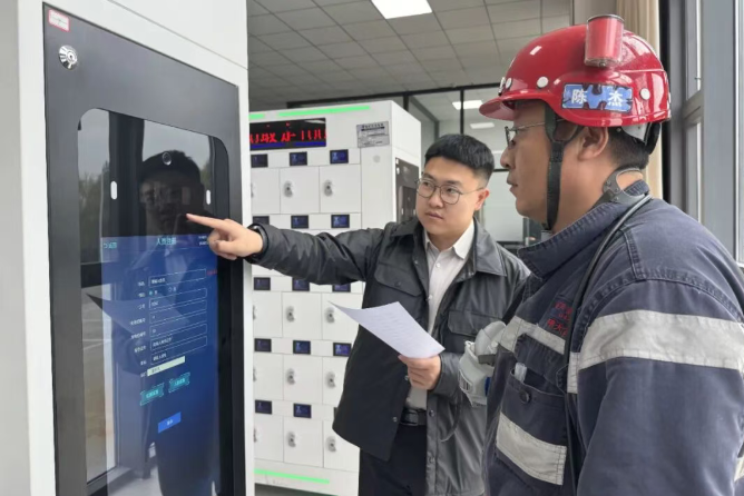  Intelligent Cap Lamp Charging Cabinets.png